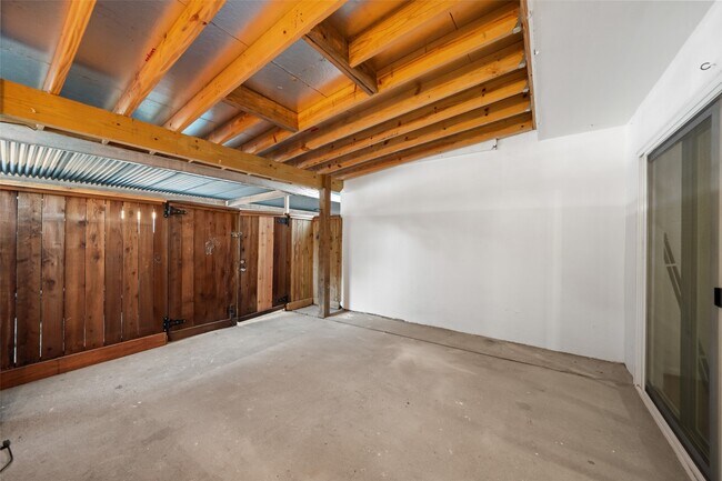 Building Photo - 9654 Westview Dr