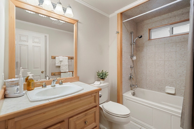 Building Photo - 11624 NE 74th St