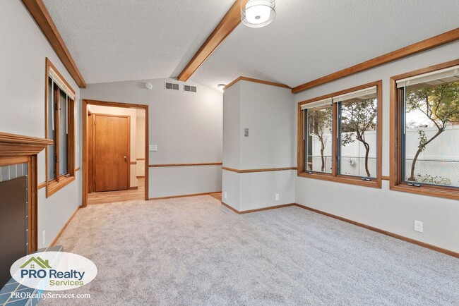 Building Photo - 3 Bedroom Home in Crystal
