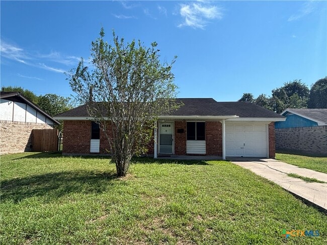 Primary Photo - 105 Tangerine Dr