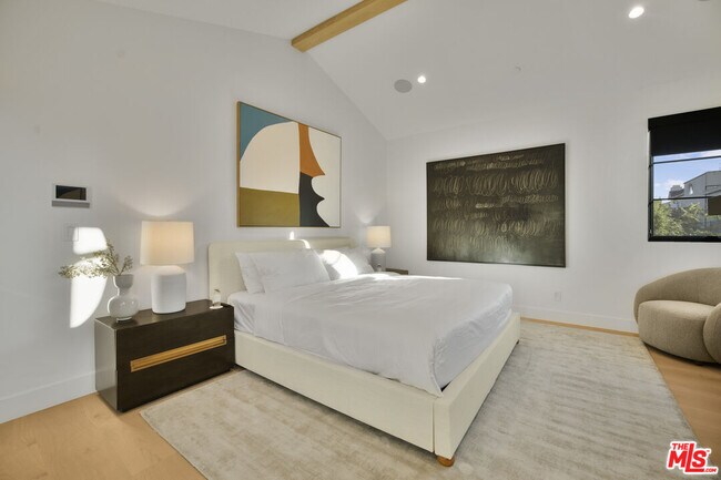 Building Photo - 4433 Kraft Ave