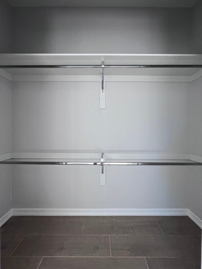 Building Photo - 2900 S Links Dr