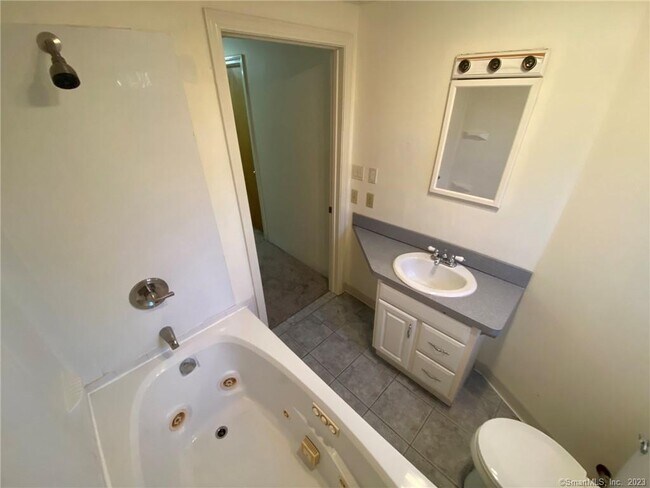 Building Photo - 247 Felt Rd