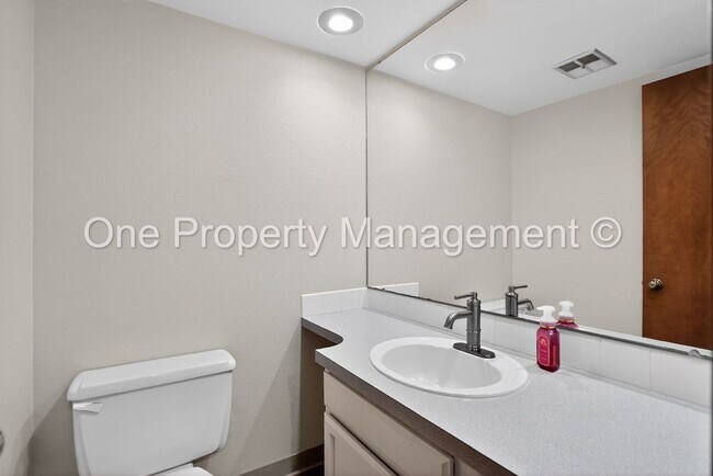 Building Photo - 614 SE 130th Ct