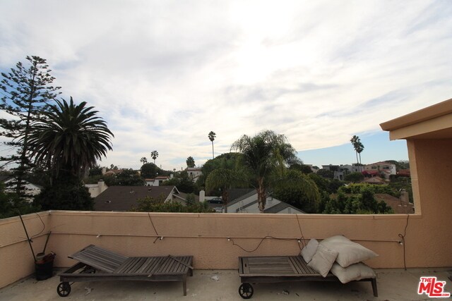 Building Photo - 10400 La Grange Ave