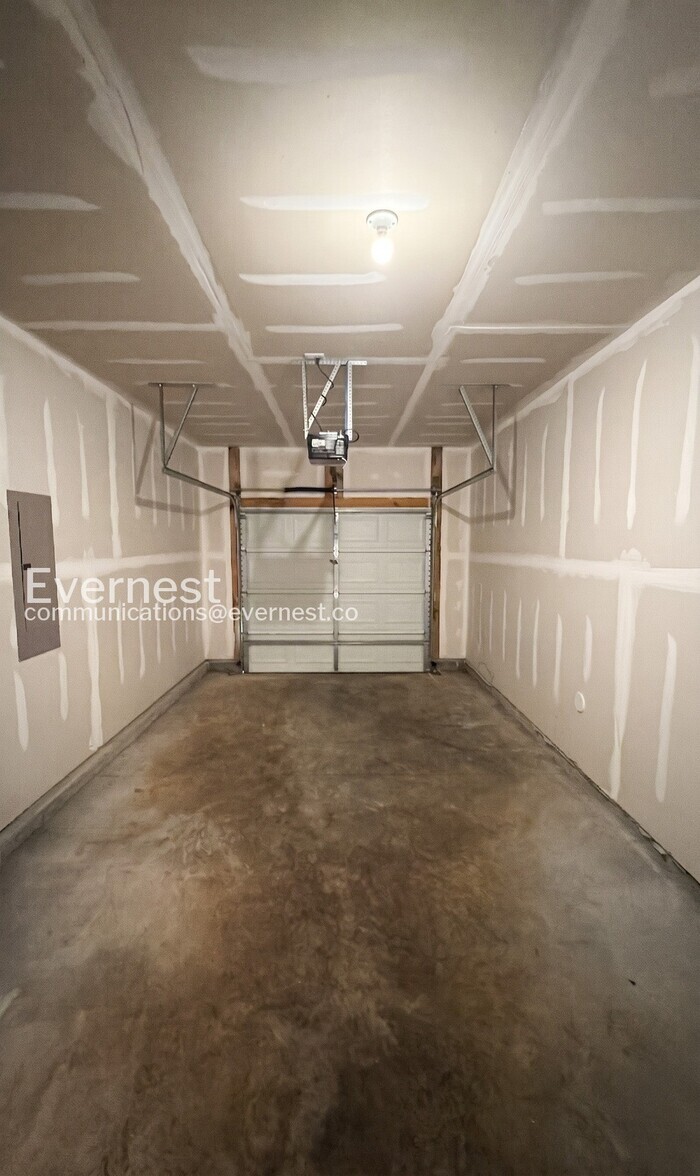 Building Photo - 804 Jost St