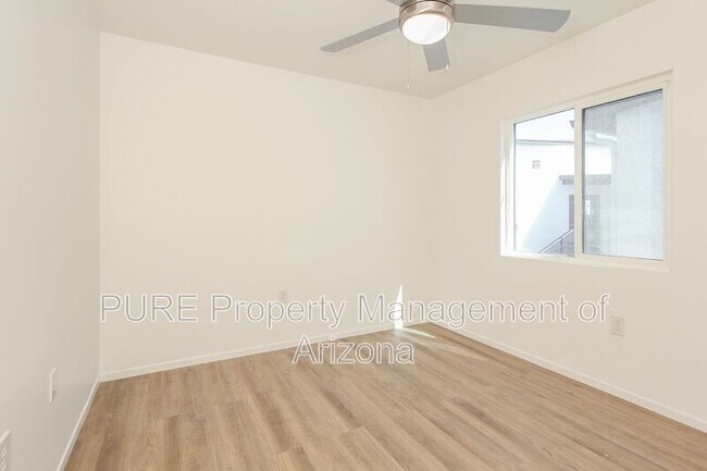 Building Photo - 6077 N 60th Ave