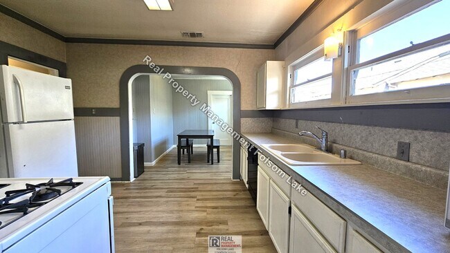 Building Photo - 2 Bedroom 1 Bath in Historic Folsom