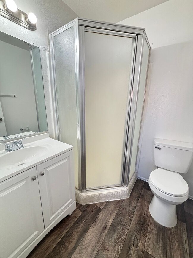 Building Photo - East Palmdale Townhouse