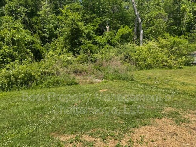 Building Photo - 5281 Usher Dr