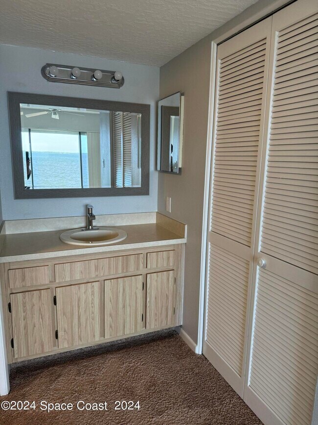 Building Photo - 6850 US-1