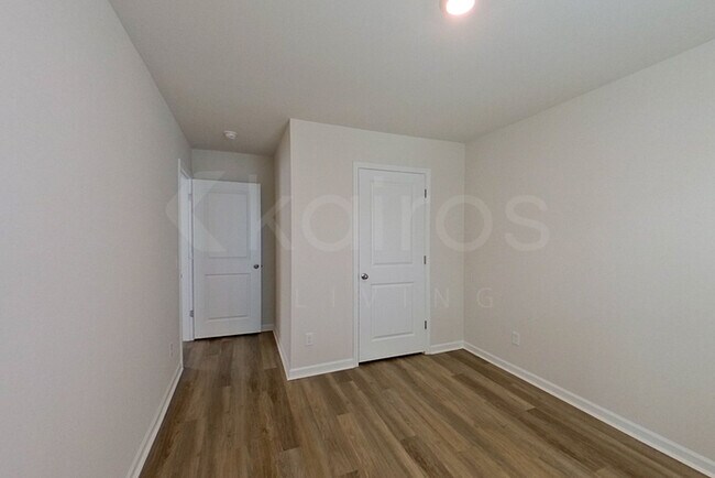Building Photo - 108 Inez Ave