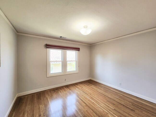 Building Photo - Elegant, spacious home in San Mateo