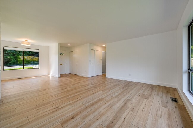 Building Photo - Updated 2 Bedroom House in Magnolia