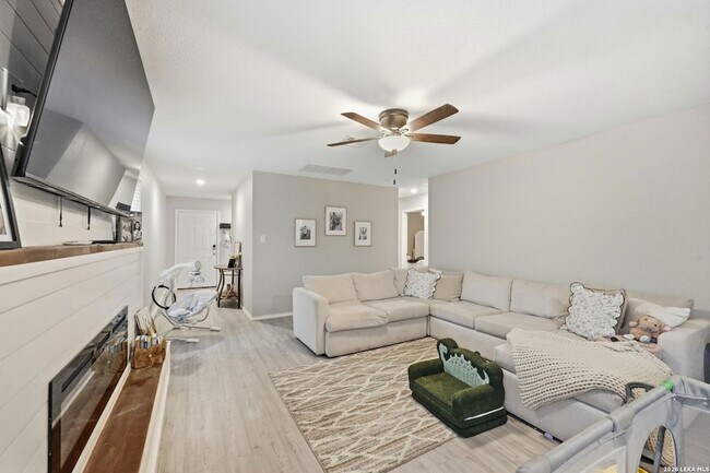 Building Photo - 140 Maverick Cv