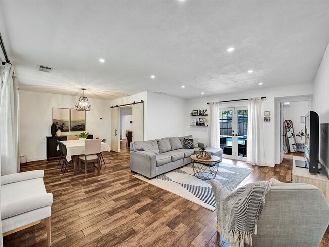 Building Photo - 4960 SW 89th Ave
