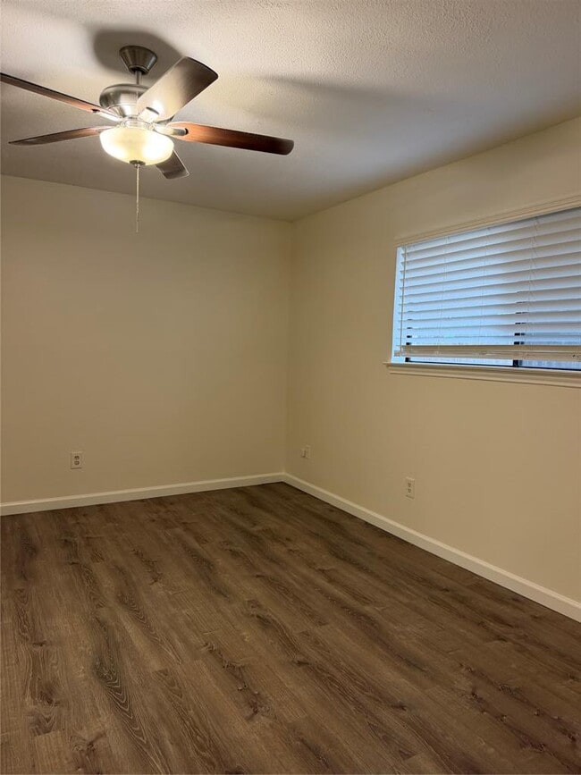 Building Photo - 615 Luther Dr