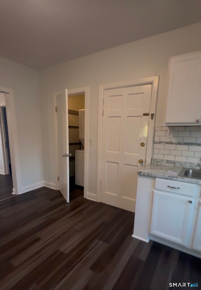 Building Photo - 183 Ely Ave