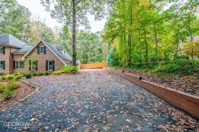 Building Photo - 661 Luther Ct
