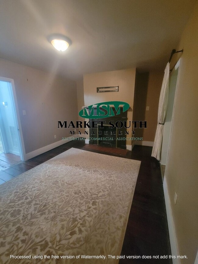 Building Photo - *REDUCED!* BEAUTIFUL JONES STREET APARTMENT