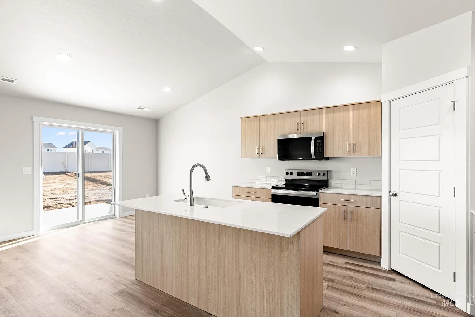 Building Photo - 3831 W Piscina Dr