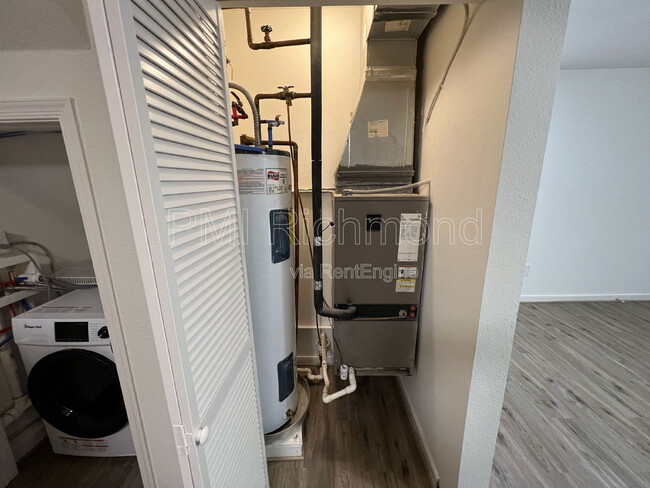 Building Photo - 3530 E Richmond Rd