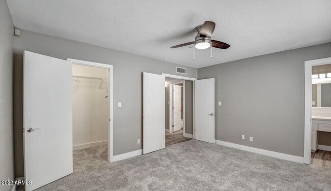 Building Photo - 10866 E Mercer Ln