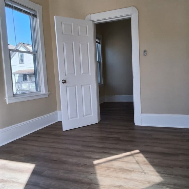 Building Photo - 98 County St