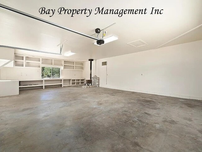 Building Photo - Breathtaking Views from this horse propert...