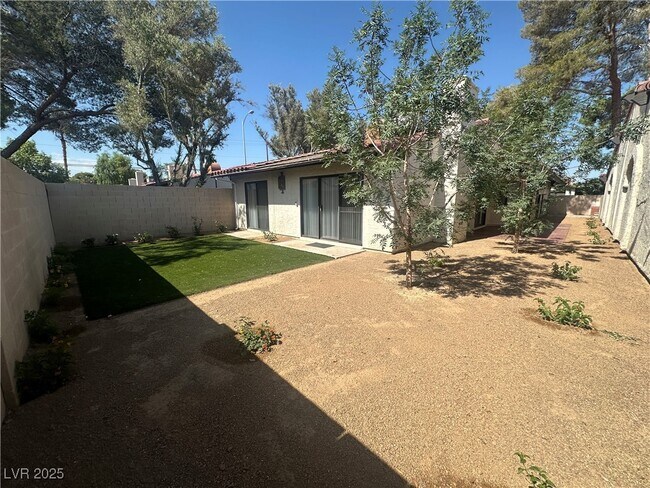 Building Photo - 4180 Blue Heron Ct