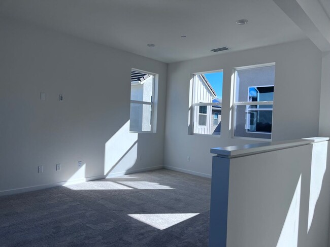 Building Photo - 4077 Pomelo Dr