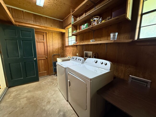 Building Photo - 1111 Schoolhouse Gap Rd
