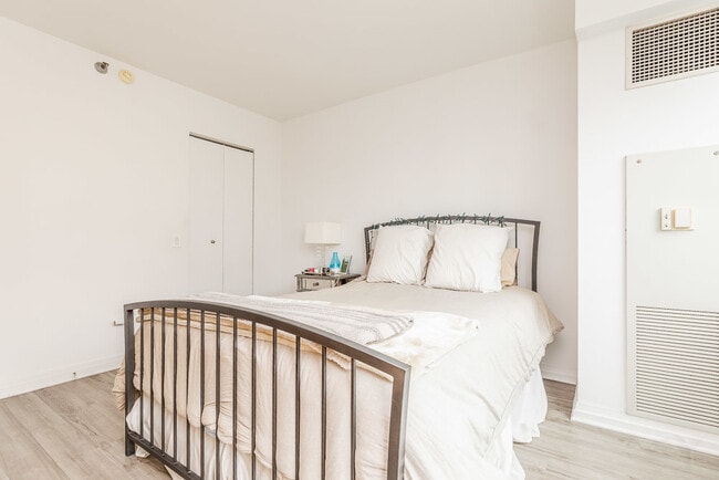 Building Photo - 33 W Ontario St