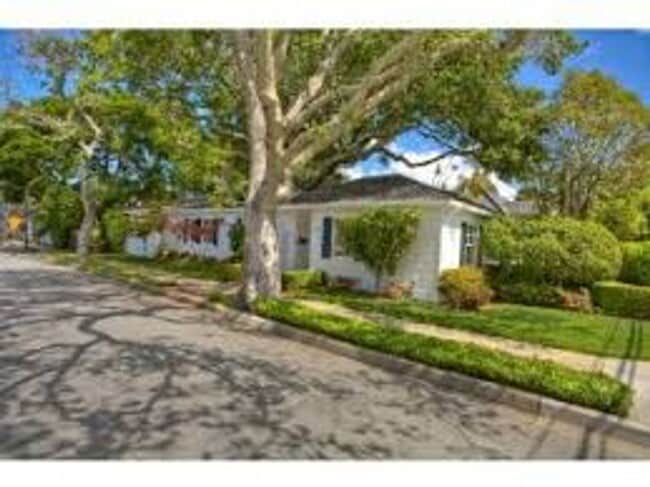 Primary Photo - Beautiful Home in Burlingame!!