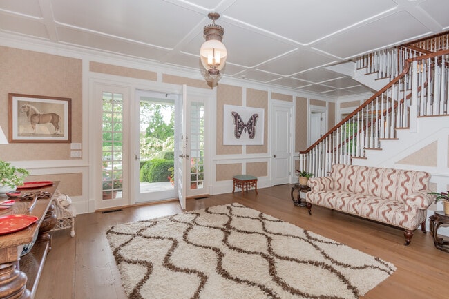 Building Photo - 587 Sagaponack Road