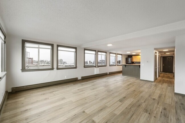 Building Photo - 16 N Broadway St