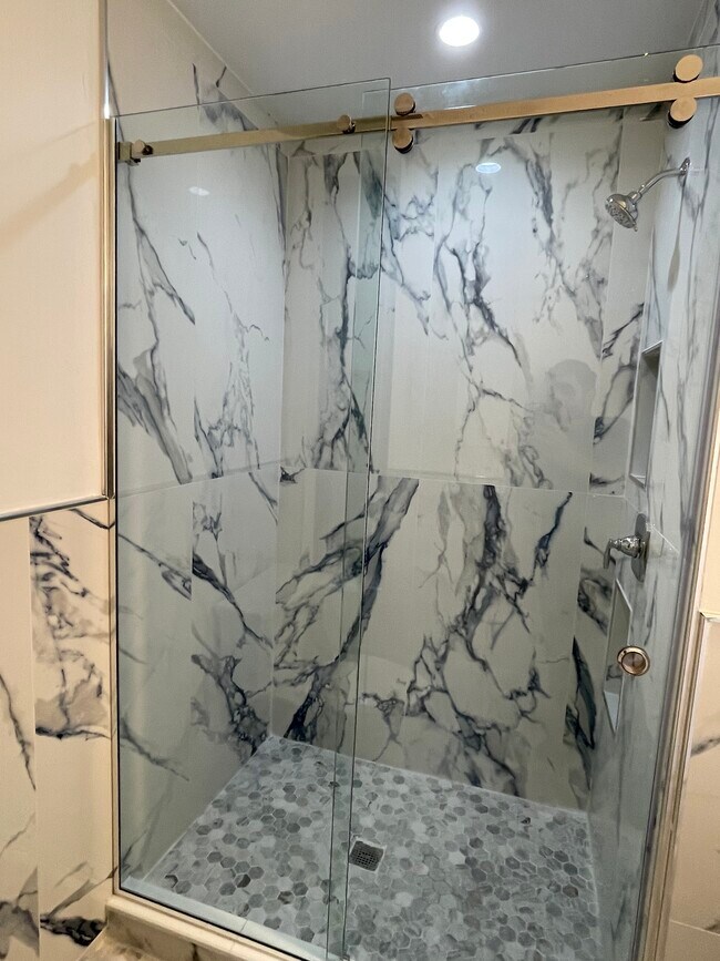 Building Photo - 4410 N Western Ave