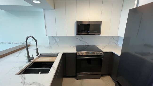 Building Photo - 7899 NE Bayshore Ct