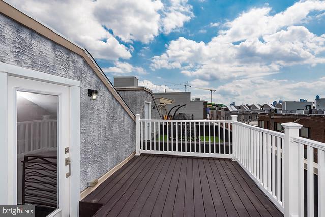 Building Photo - 1357 N Mascher St