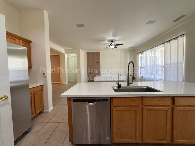 Building Photo - 281 W Flamingo Dr