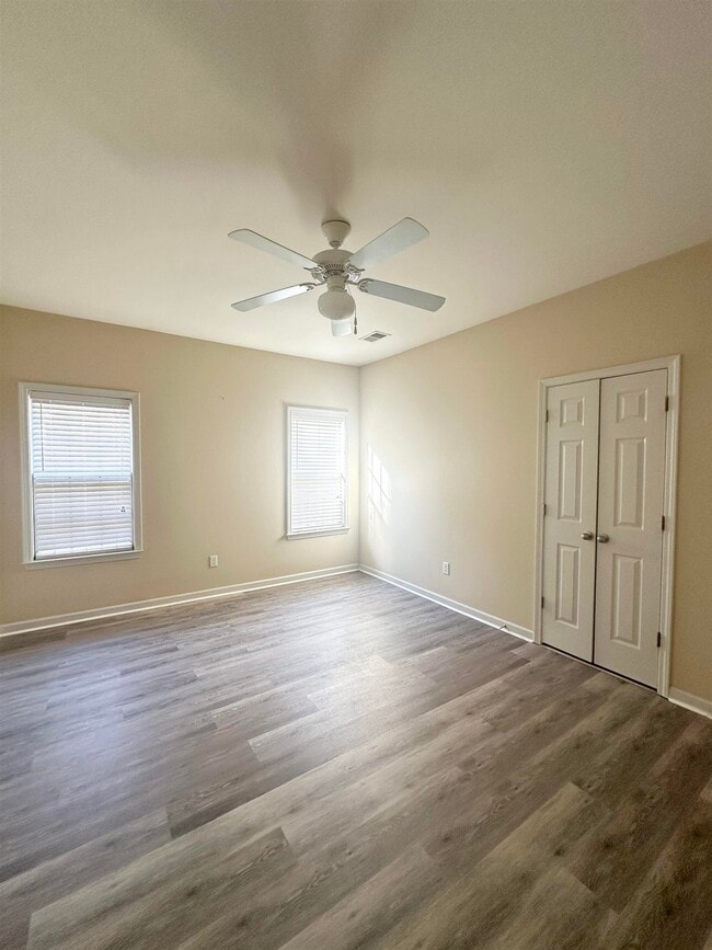 Building Photo - 8516 Shady Elm Dr