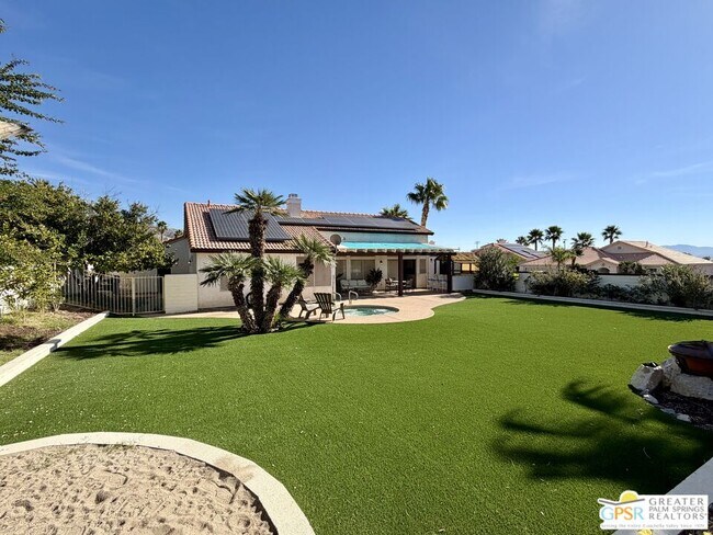 Building Photo - 9939 Vía Real