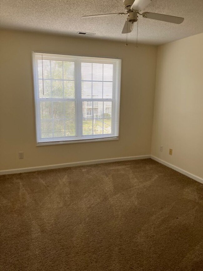 Building Photo - 719-G