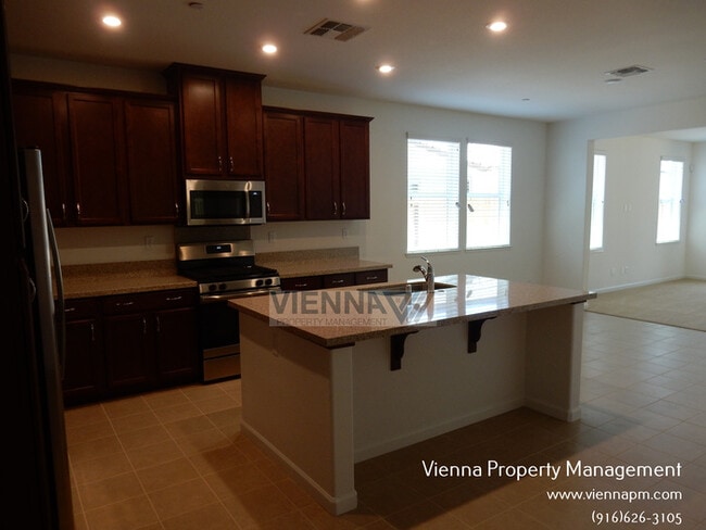 Building Photo - SINGLE STORY HOME IN ROSEVILLE!!!