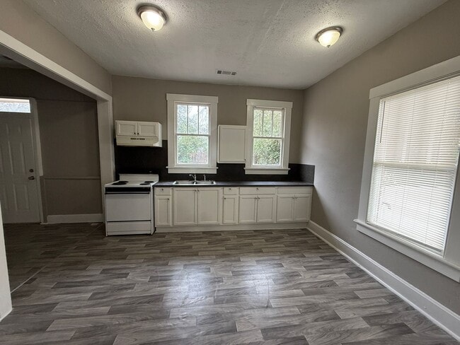 Building Photo - **AVAILABLE NOW**TOTAL ELECTRIC - 2 Bedroom / 2 Bathroom Home in Jordan/Johnson area of Columbus,...