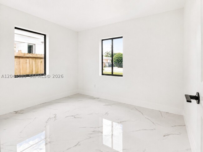 Building Photo - 3435 SW 91 Ave