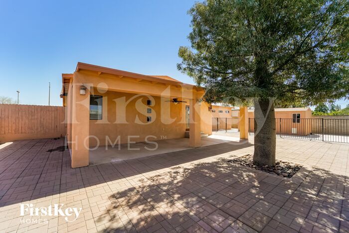 Building Photo - 518 S Lehigh Dr