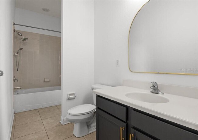 Building Photo - 4056 Sunset Lake Dr
