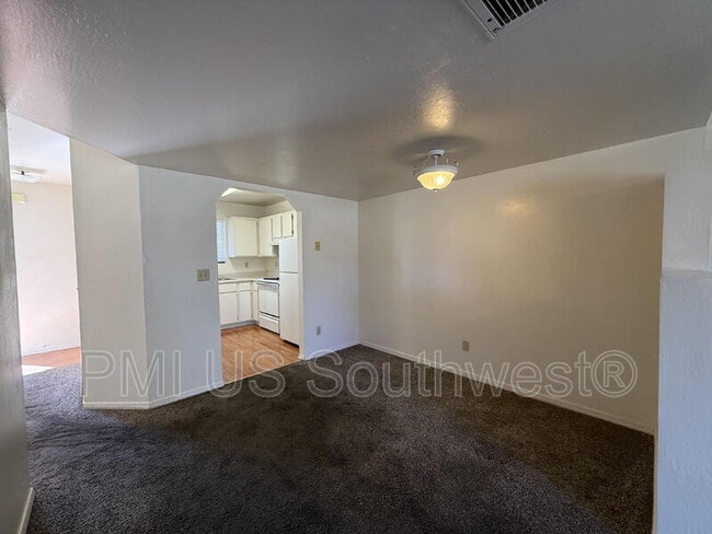 Building Photo - 9560 E Lakeshore Dr