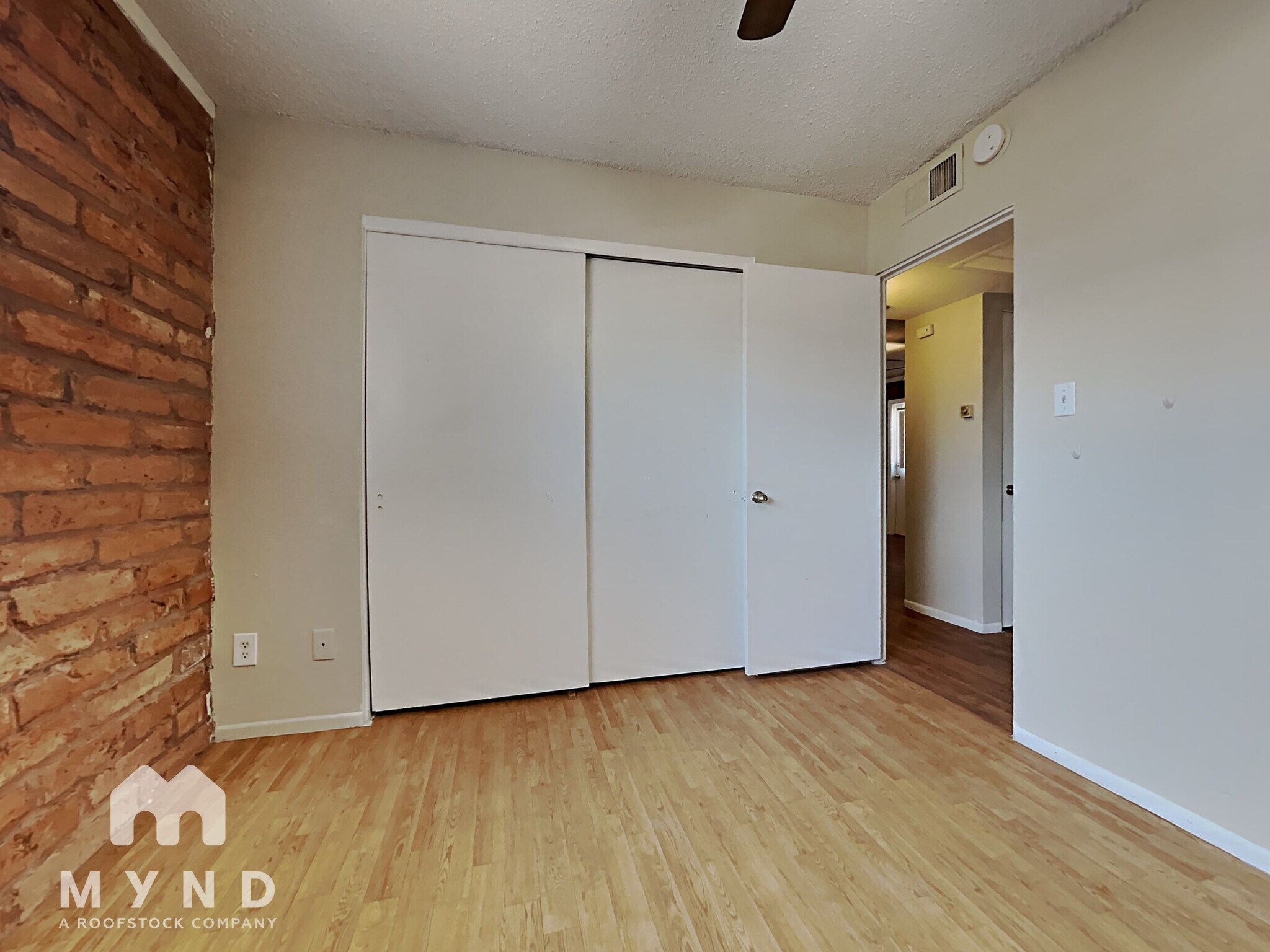 Building Photo - 910 S Dorsey Ln